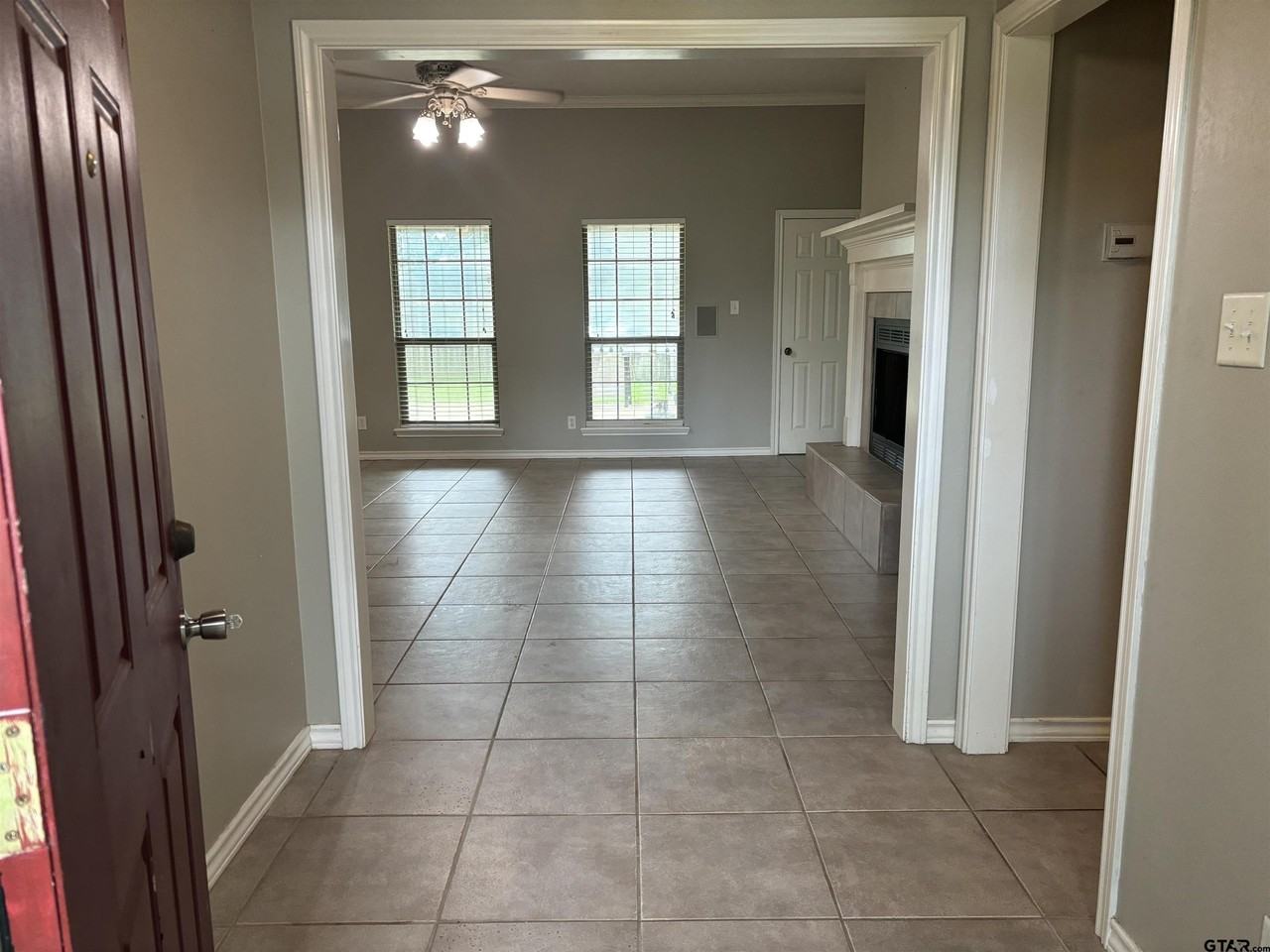 1202 Arnold Ln - Photo 4 of 30