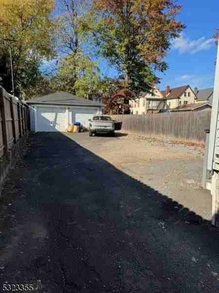 576 Adams Ave - Photo 3 of 16