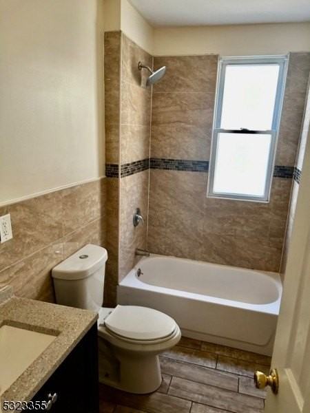 576 Adams Ave - Photo 5 of 16