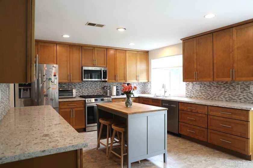 1370 Tamarisk Grove Dr - Photo 2 of 10