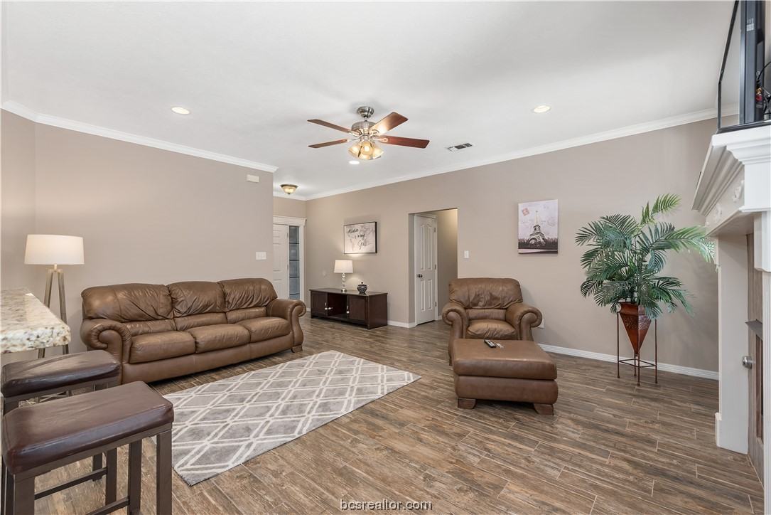 2378 Kendal Green Cir - Photo 4 of 16