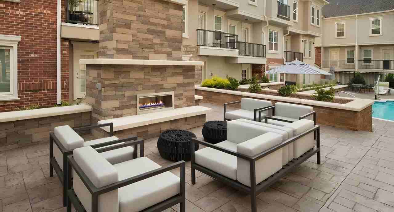 4700 Riverwood Cir - Photo 6 of 13