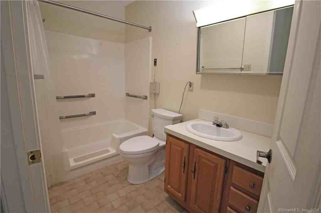 47 Highland St - Photo 4 of 20