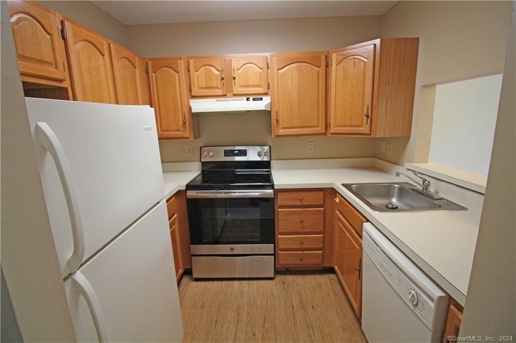 47 Highland St - Photo 5 of 20