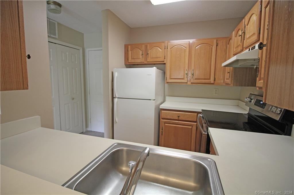 47 Highland St - Photo 6 of 20