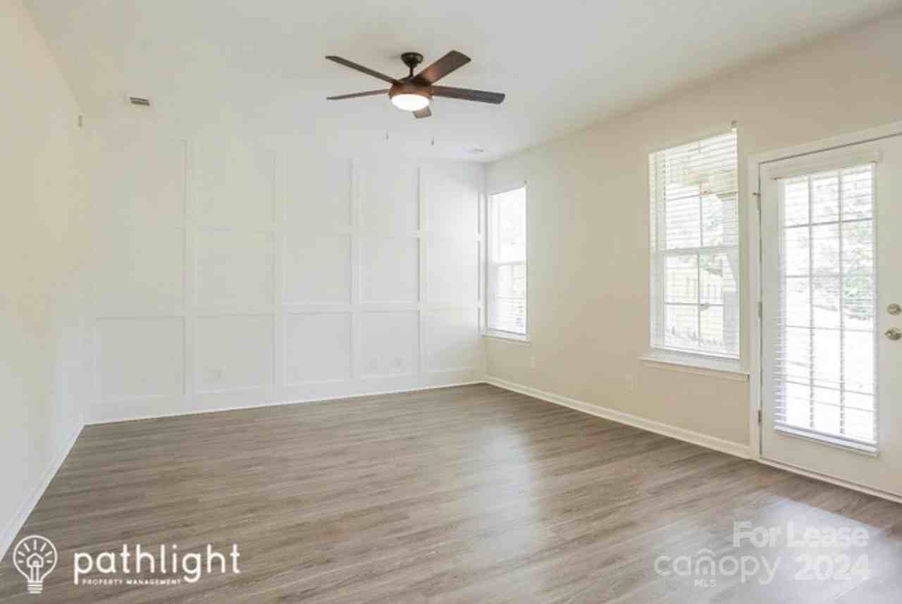 103 Scott Dr - Photo 3 of 9