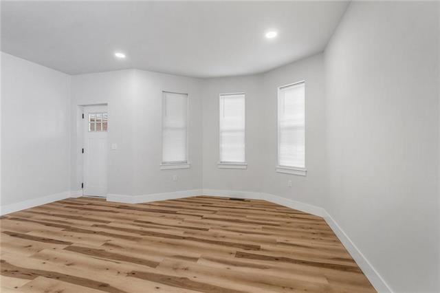 487 W Berwick St ##1 - Photo 2 of 11