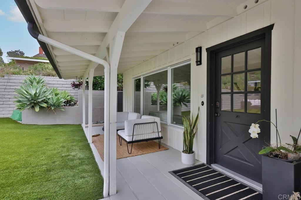 527 Orchid Ln - Photo 3 of 45