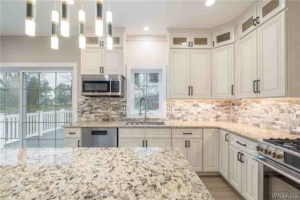 5575 Thompson Rd - Photo 2 of 44