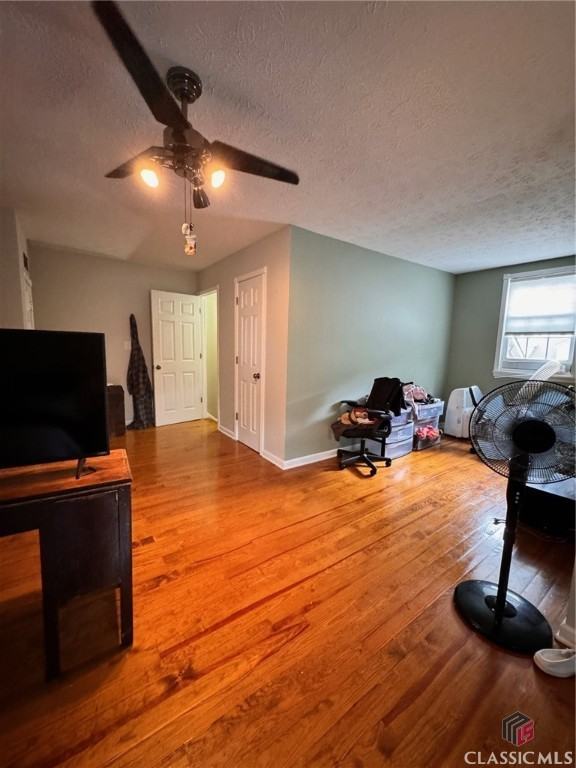 496 Huntington Rd - Photo 2 of 4