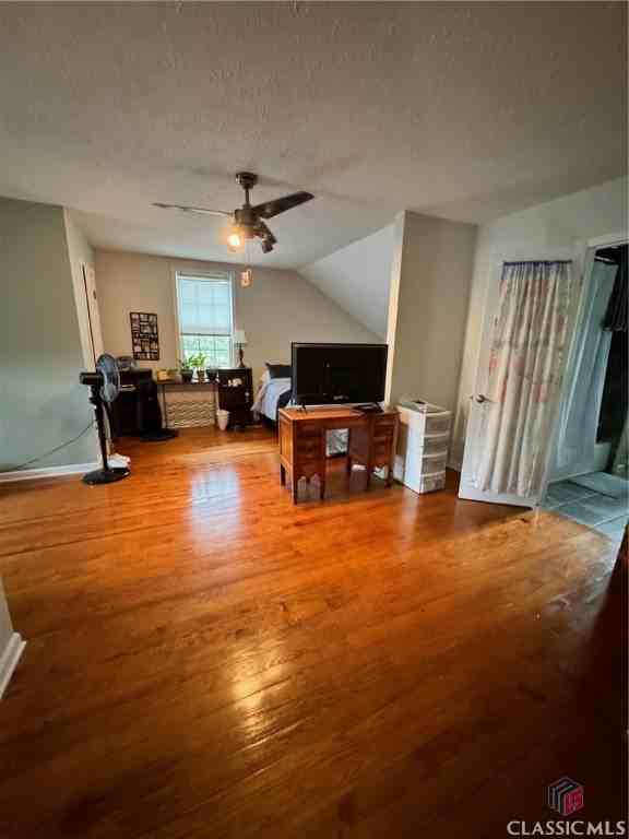 496 Huntington Rd - Photo 3 of 4