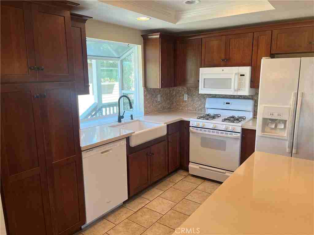 931 Lotus Cir - Photo 2 of 23