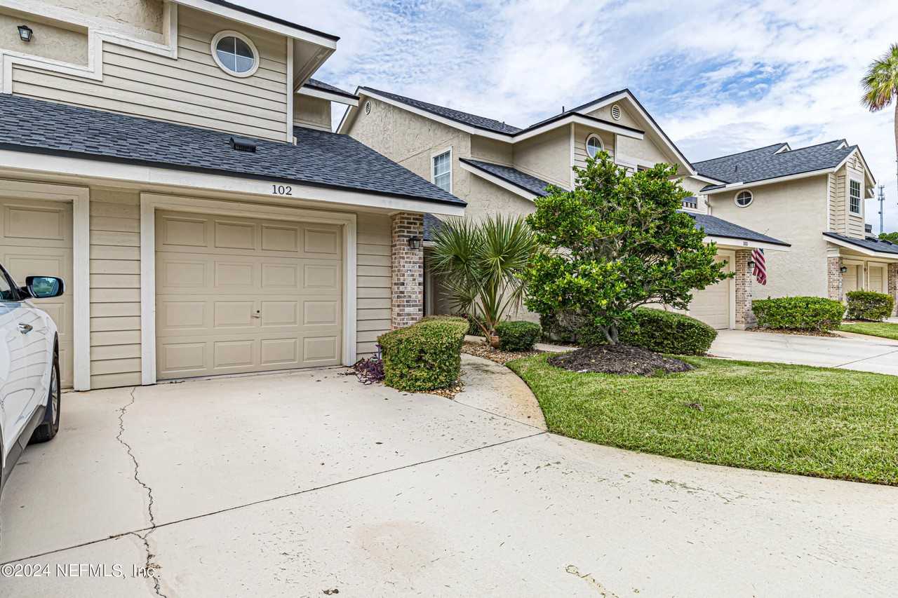 102 Tournament Rd - Photo 2 of 31