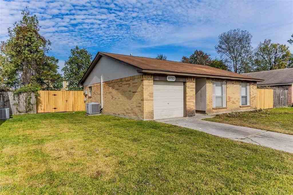 10723 Thorncliff Drive - Photo 3 of 18