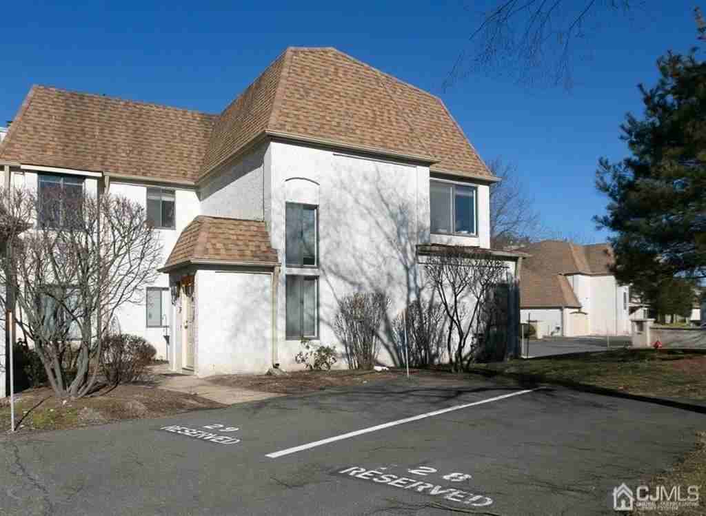 28 Carriage Pl - Photo 2 of 27