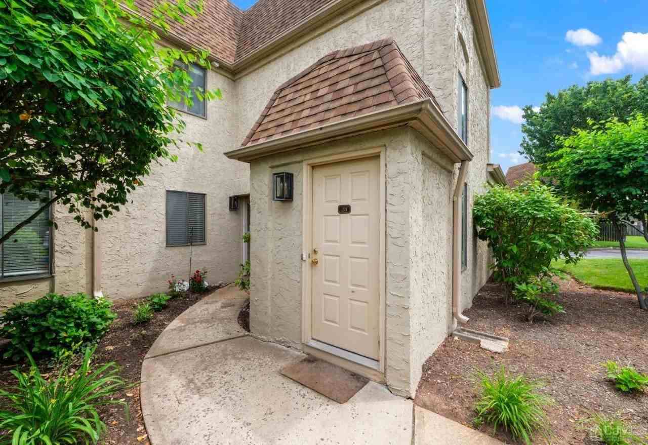 28 Carriage Pl - Photo 3 of 27