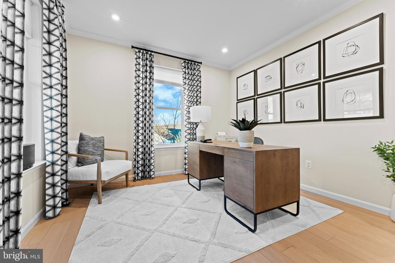 732 Round Hill Dr - Photo 3 of 43