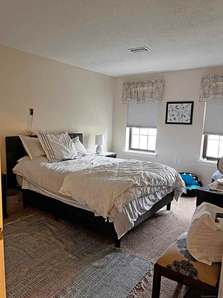 45 Highland St - Photo 4 of 20