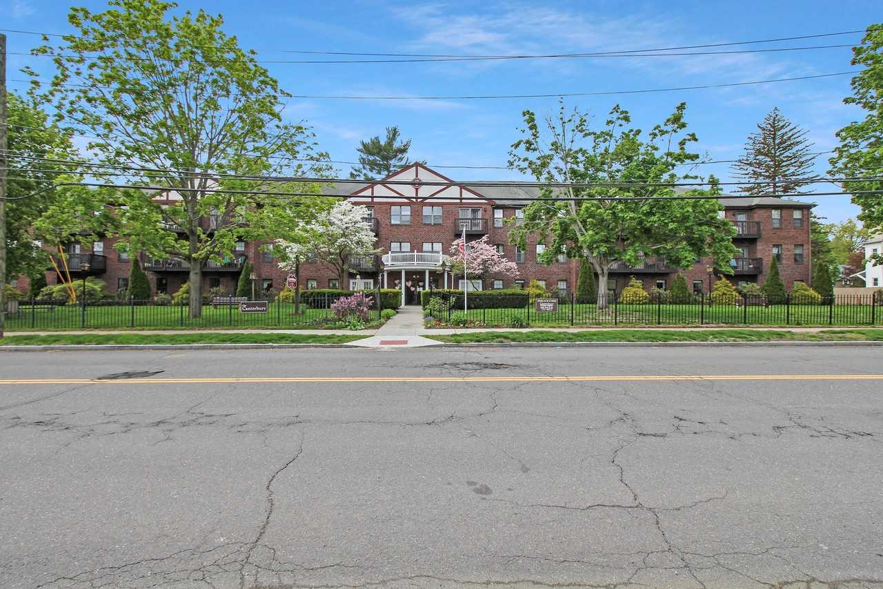 45 Highland St - Photo 7 of 20