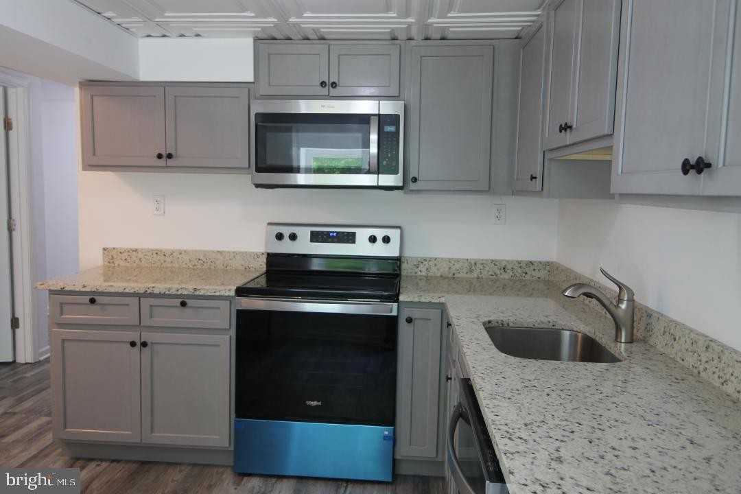 512 W Central Ave - Photo 3 of 12