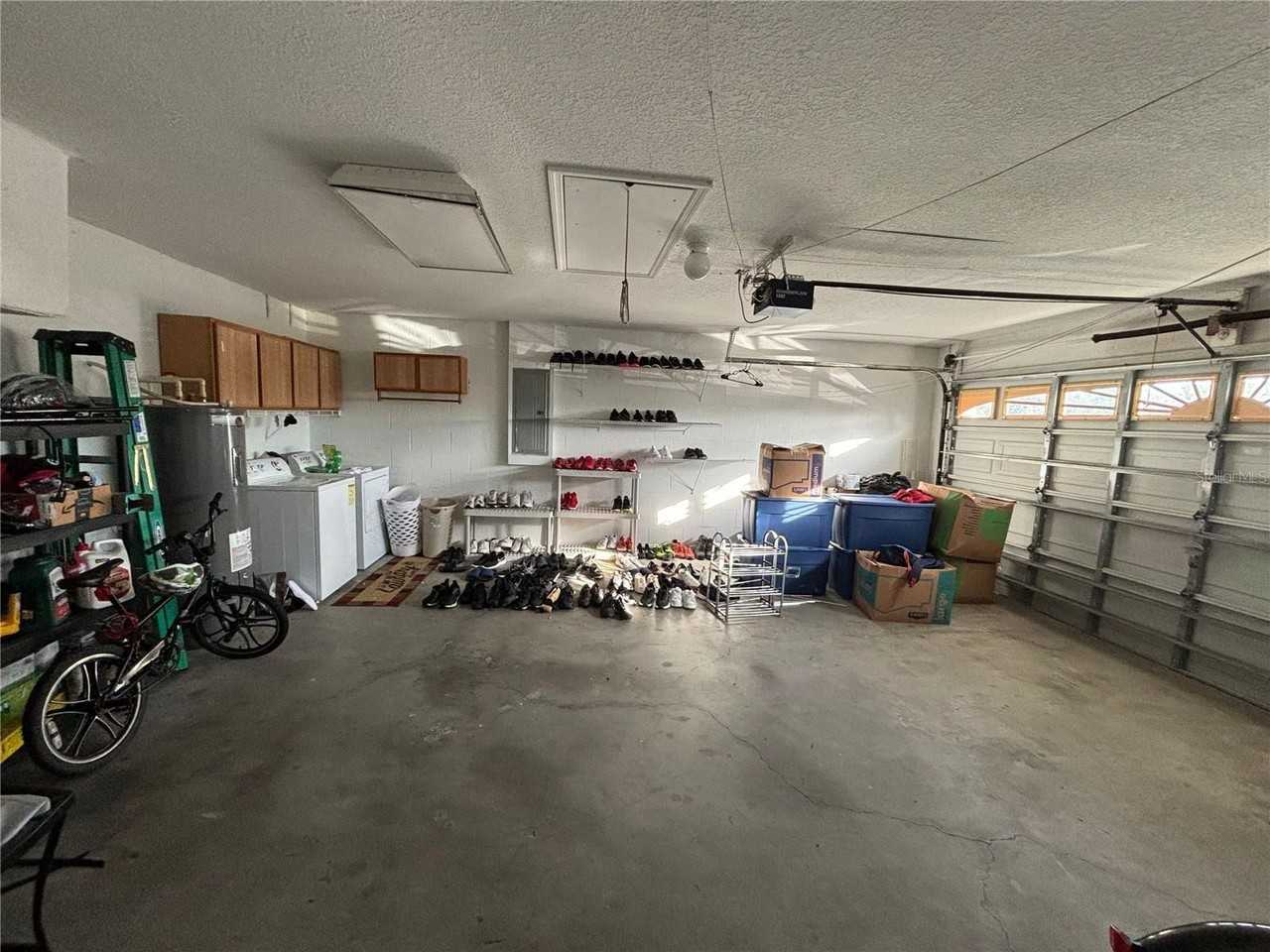 907 Basilica Ln - Photo 2 of 13