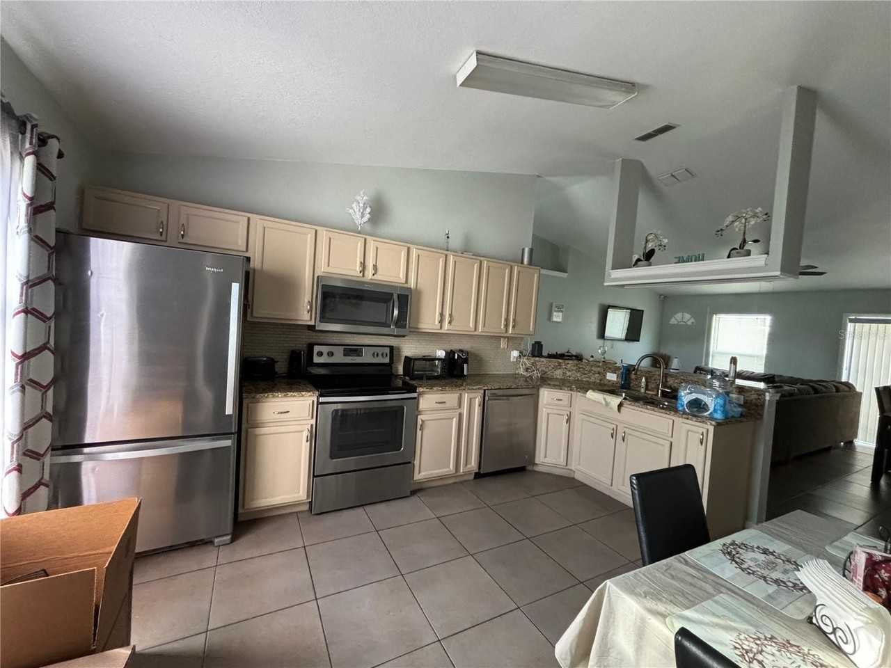 907 Basilica Ln - Photo 3 of 13