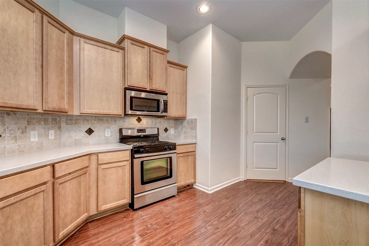 7302 Valentine Ln - Photo 4 of 20