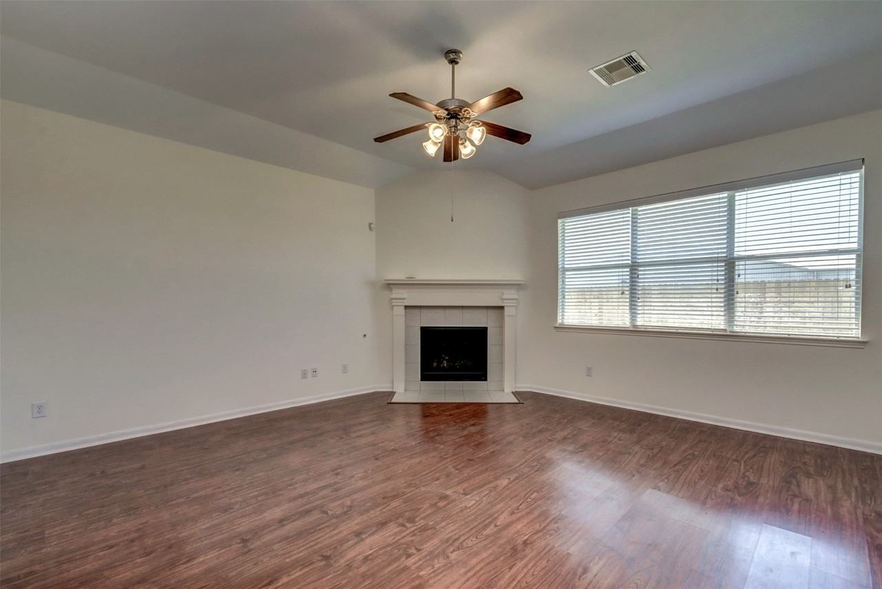 7302 Valentine Ln - Photo 7 of 20