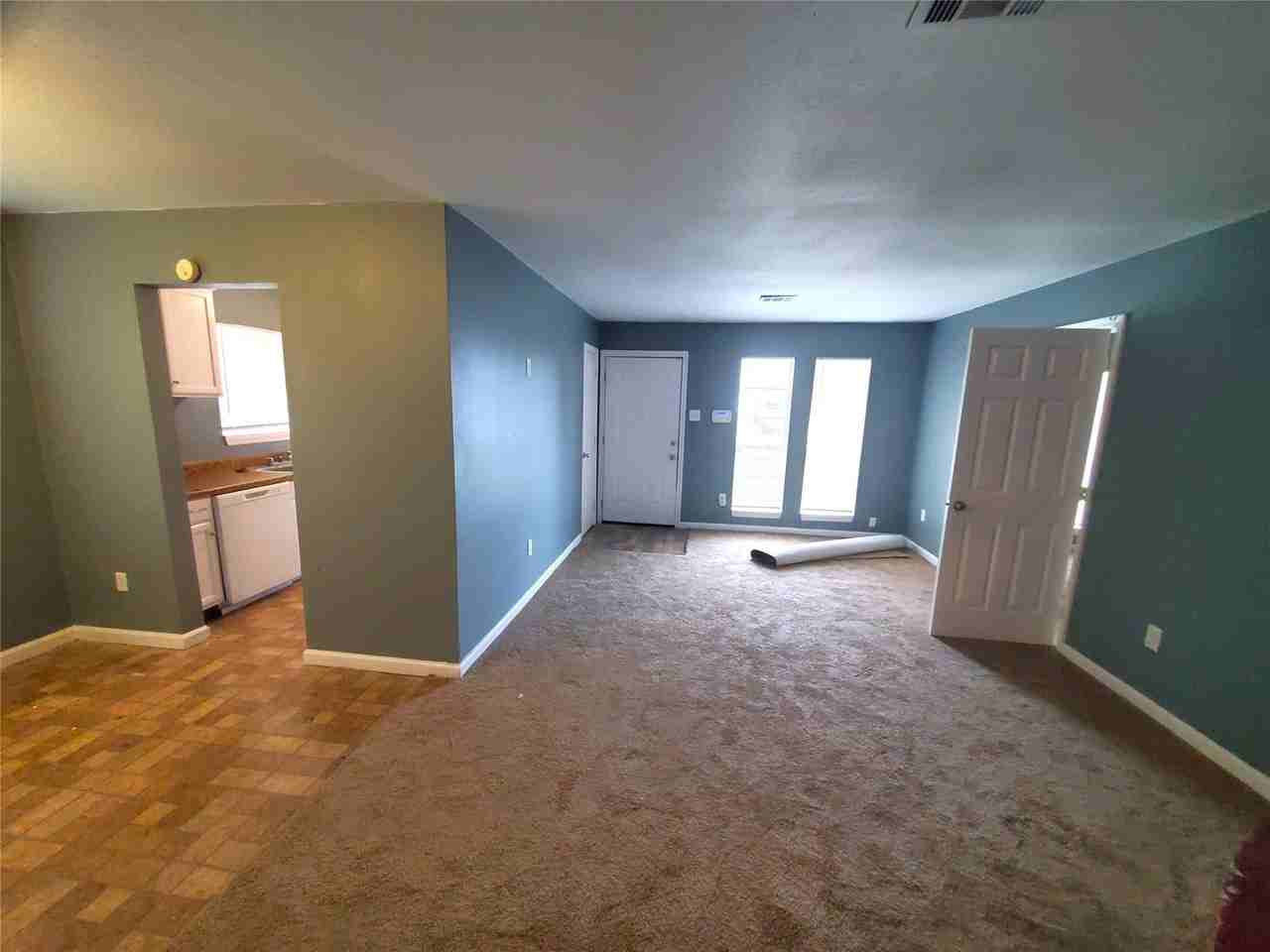 11627 Fleming Dr - Photo 3 of 15