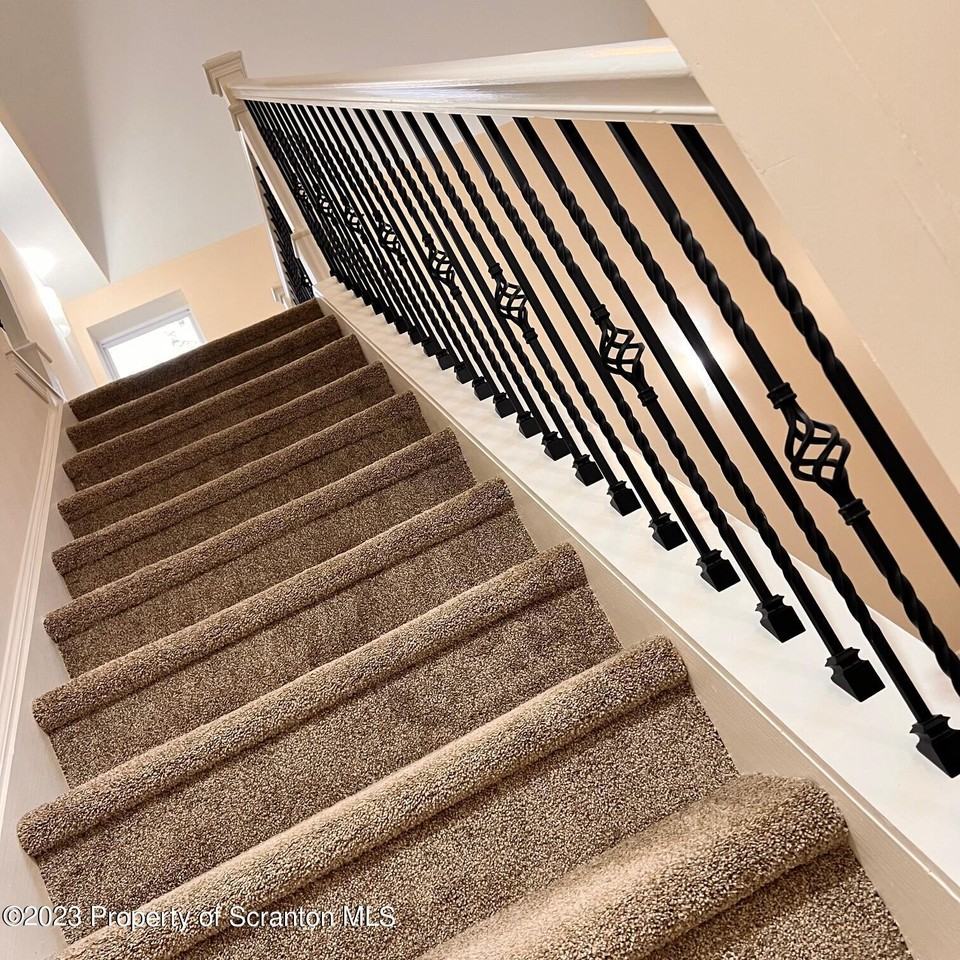 1073 Westside Dr - Photo 4 of 41