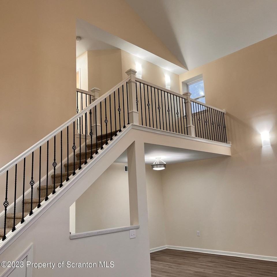 1073 Westside Dr - Photo 5 of 41