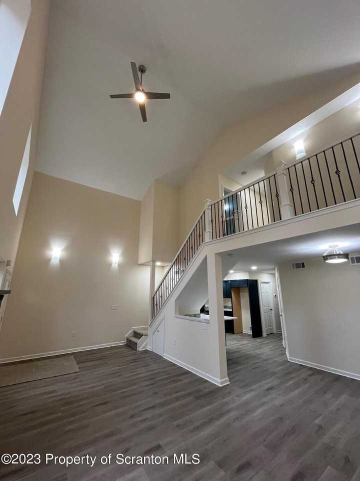 1073 Westside Dr - Photo 6 of 41