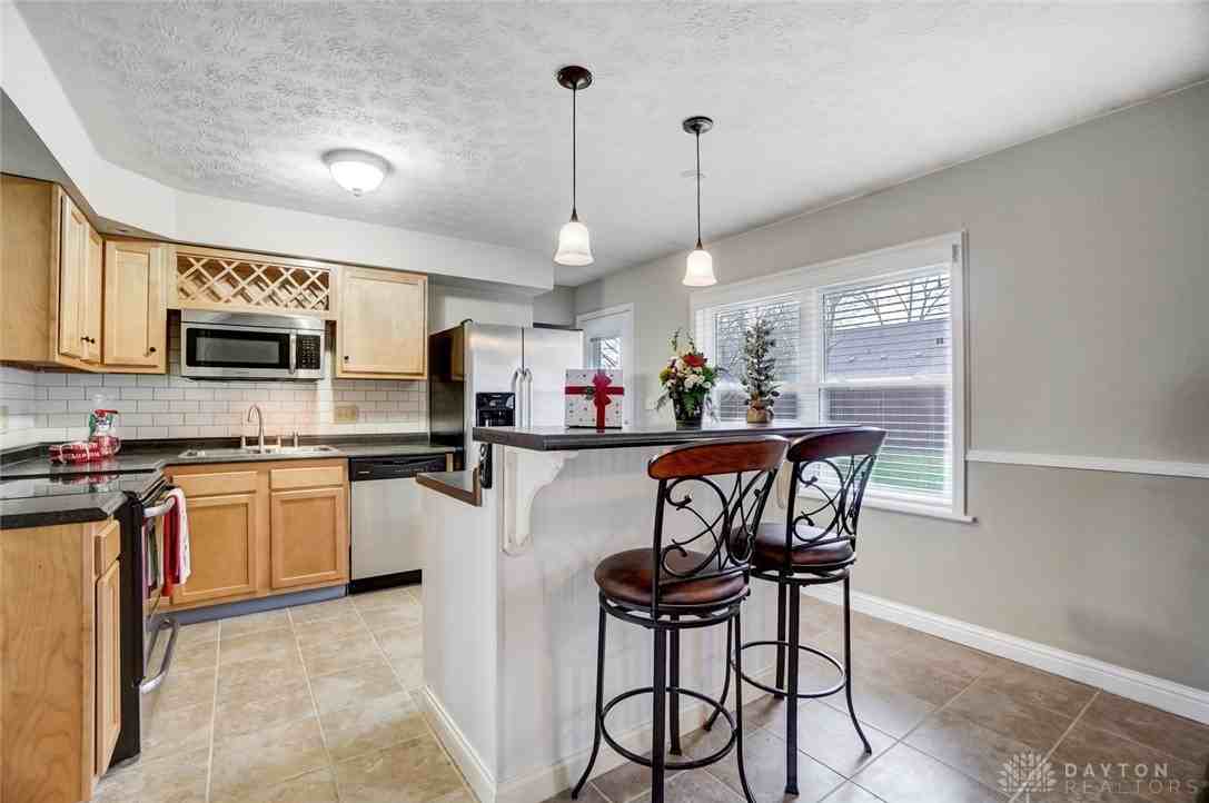 30 Roundtree Ct - Photo 2 of 42