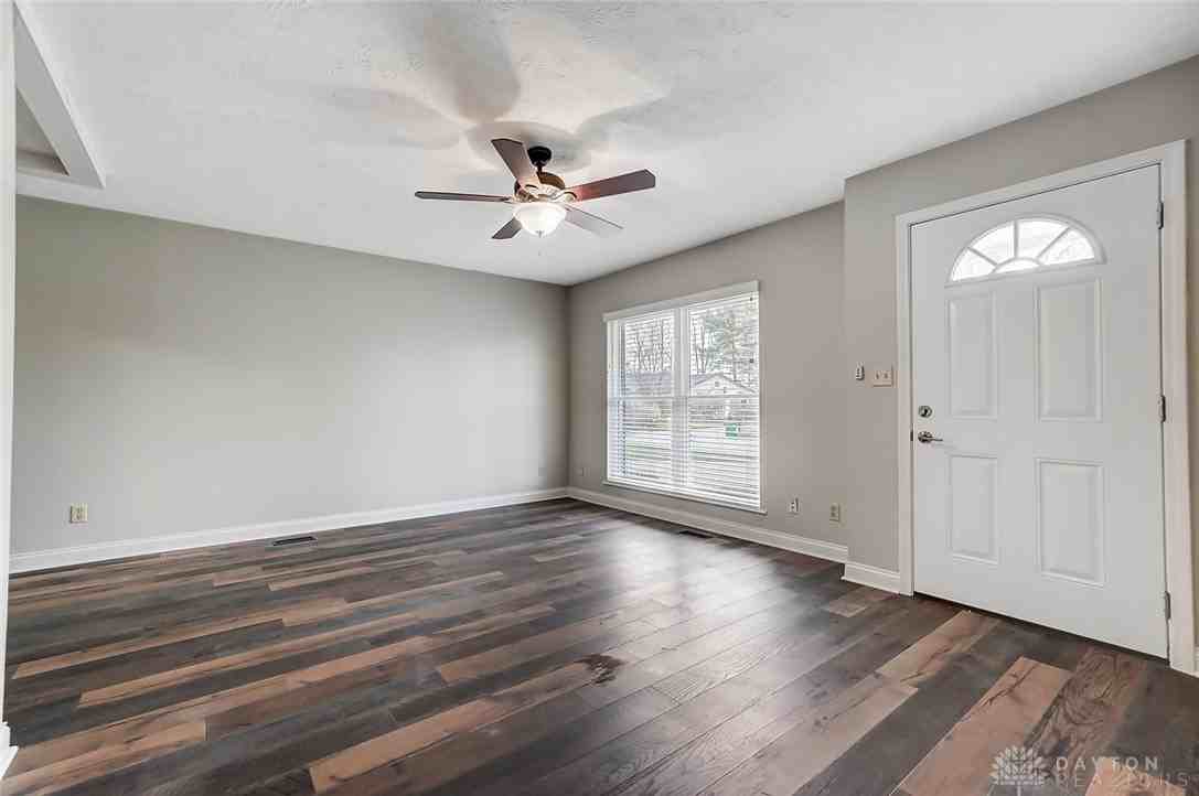 30 Roundtree Ct - Photo 3 of 42