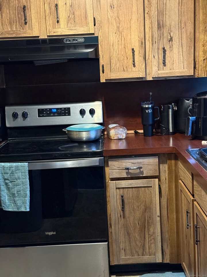 61 Bentwood Dr - Photo 2 of 7