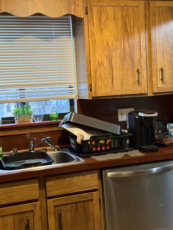 61 Bentwood Dr - Photo 3 of 7