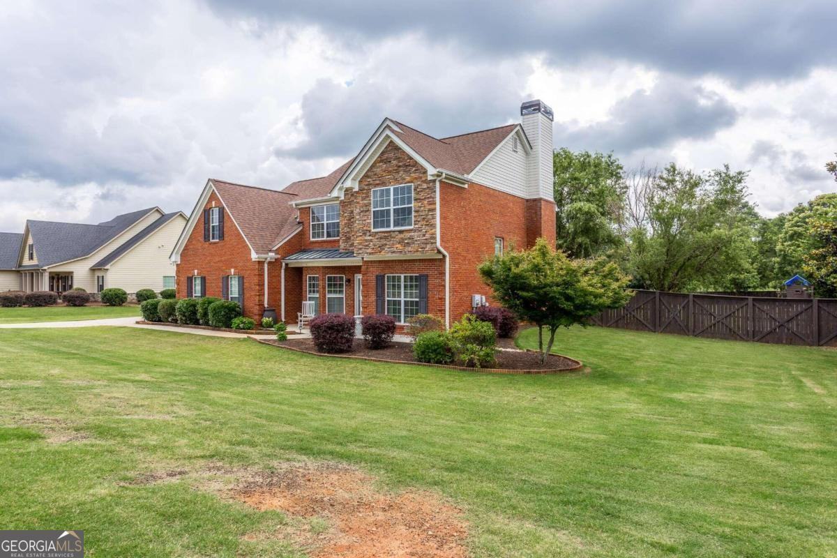 1081 Ruby Way - Photo 2 of 28