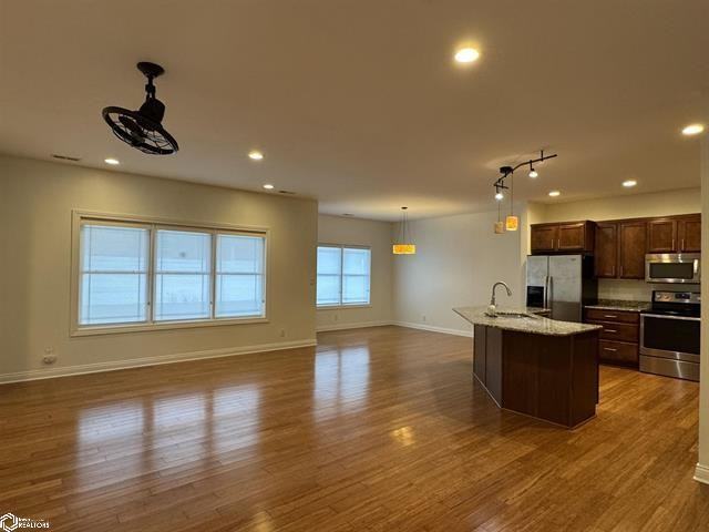 800 Park Pl - Photo 2 of 17