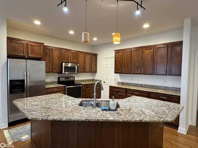 800 Park Pl - Photo 3 of 17