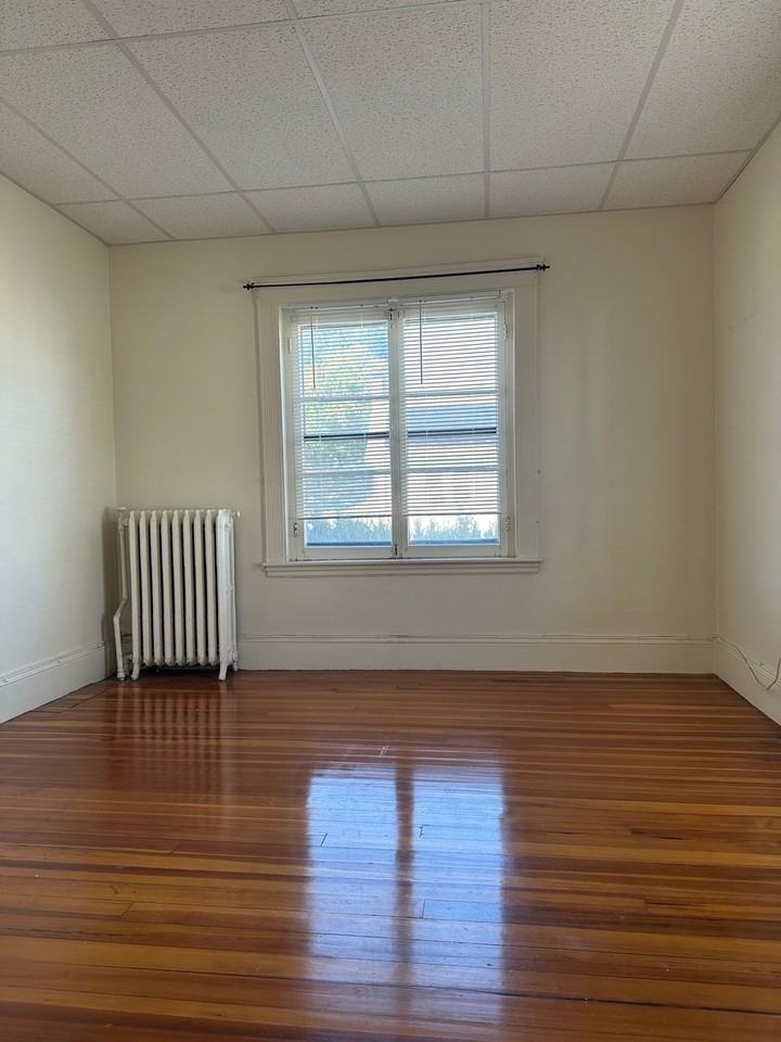 37 Dolphin Ave Apt 2 - Photo 2 of 13