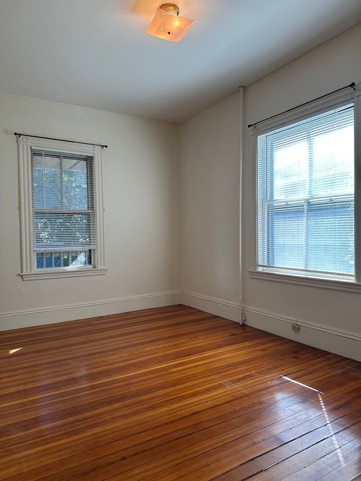 37 Dolphin Ave Apt 2 - Photo 3 of 13