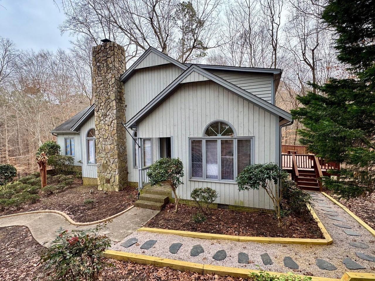 1420 Bascomb Dr - Photo 3 of 34