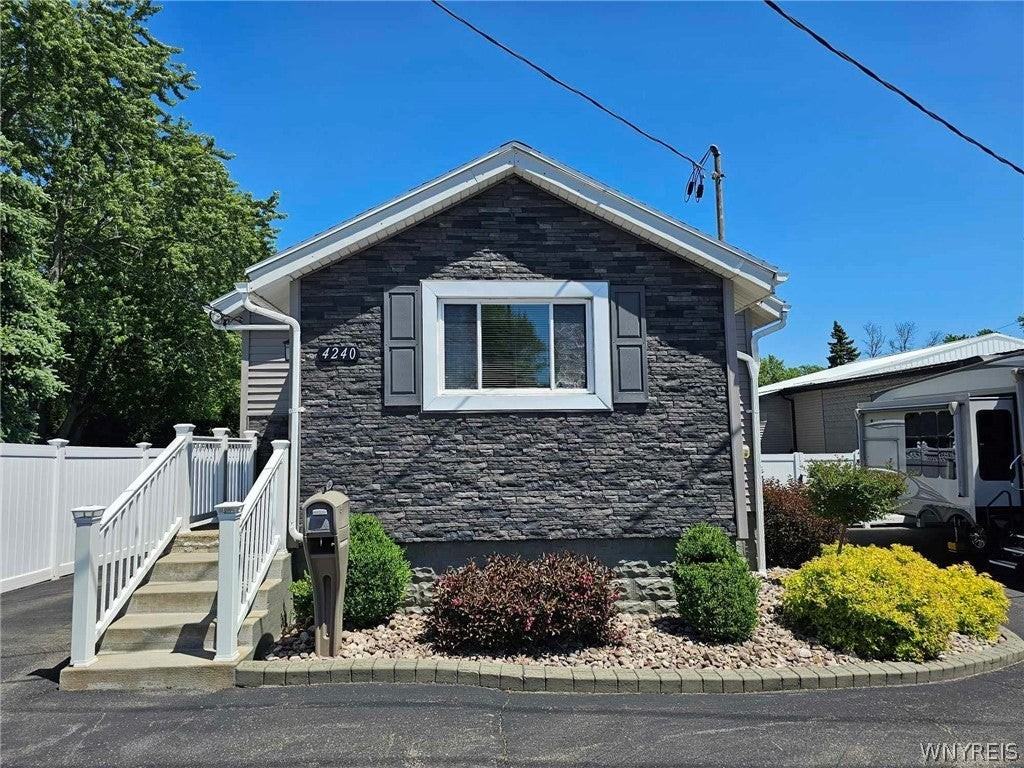 4240 S Park Ave - Photo 2 of 22