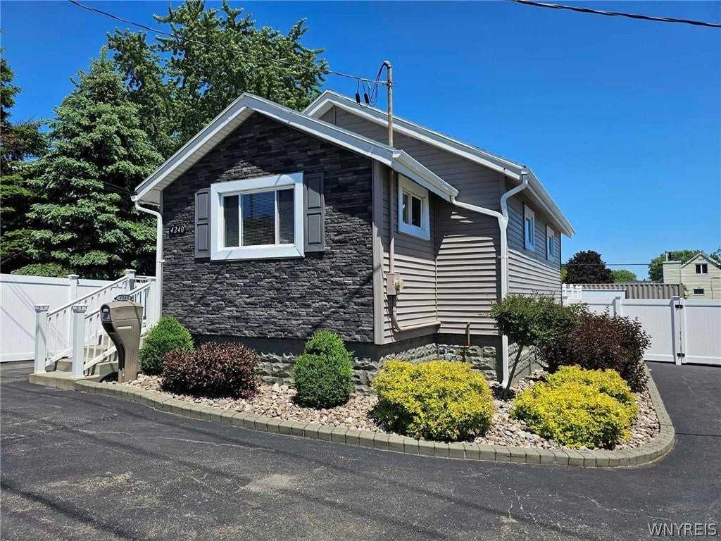 4240 S Park Ave - Photo 3 of 22