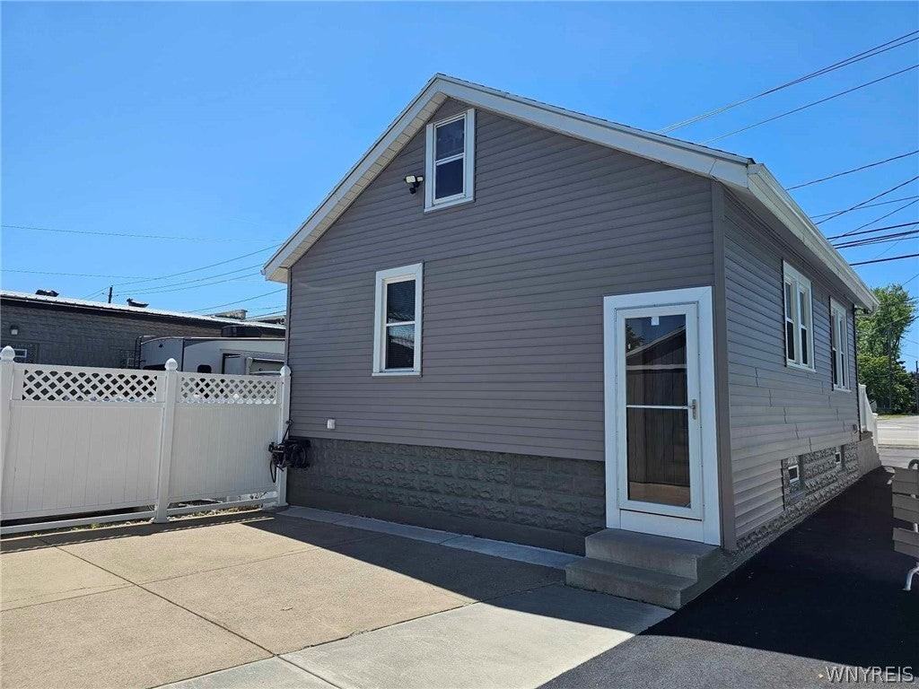 4240 S Park Ave - Photo 4 of 22