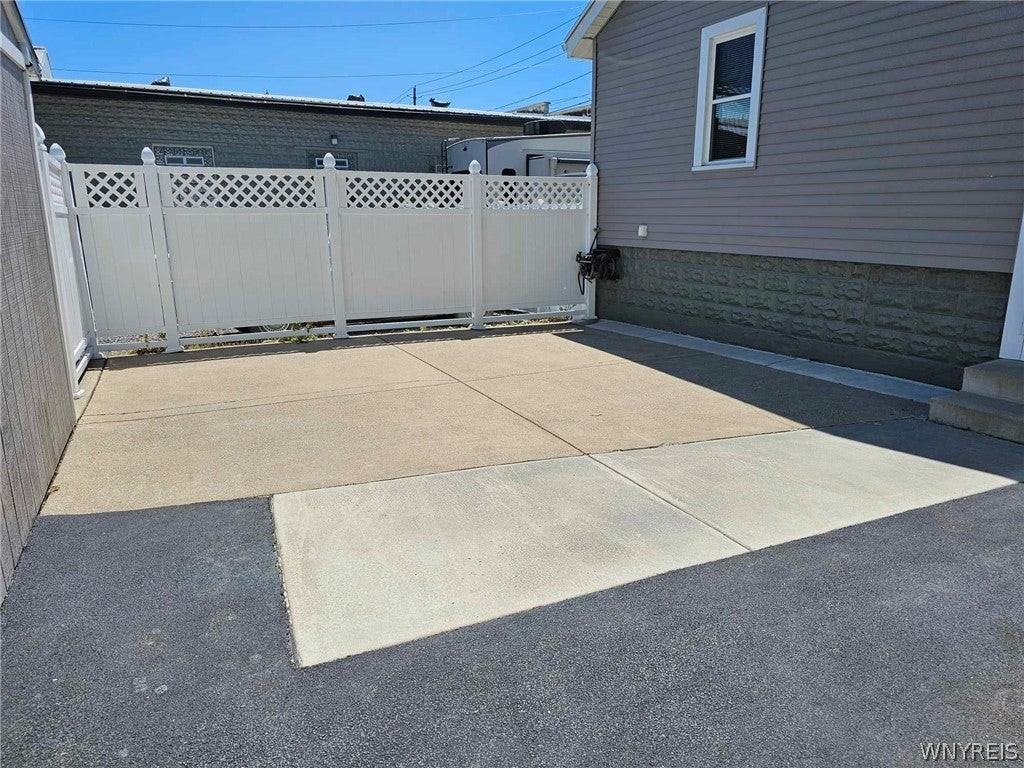 4240 S Park Ave - Photo 5 of 22