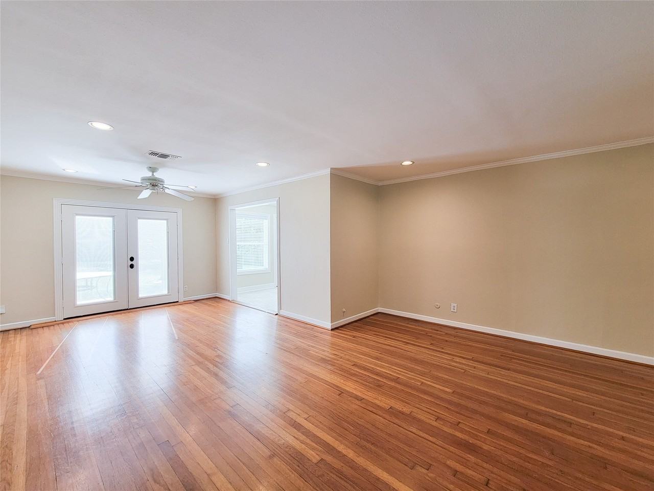 5209 Beech St - Photo 5 of 23