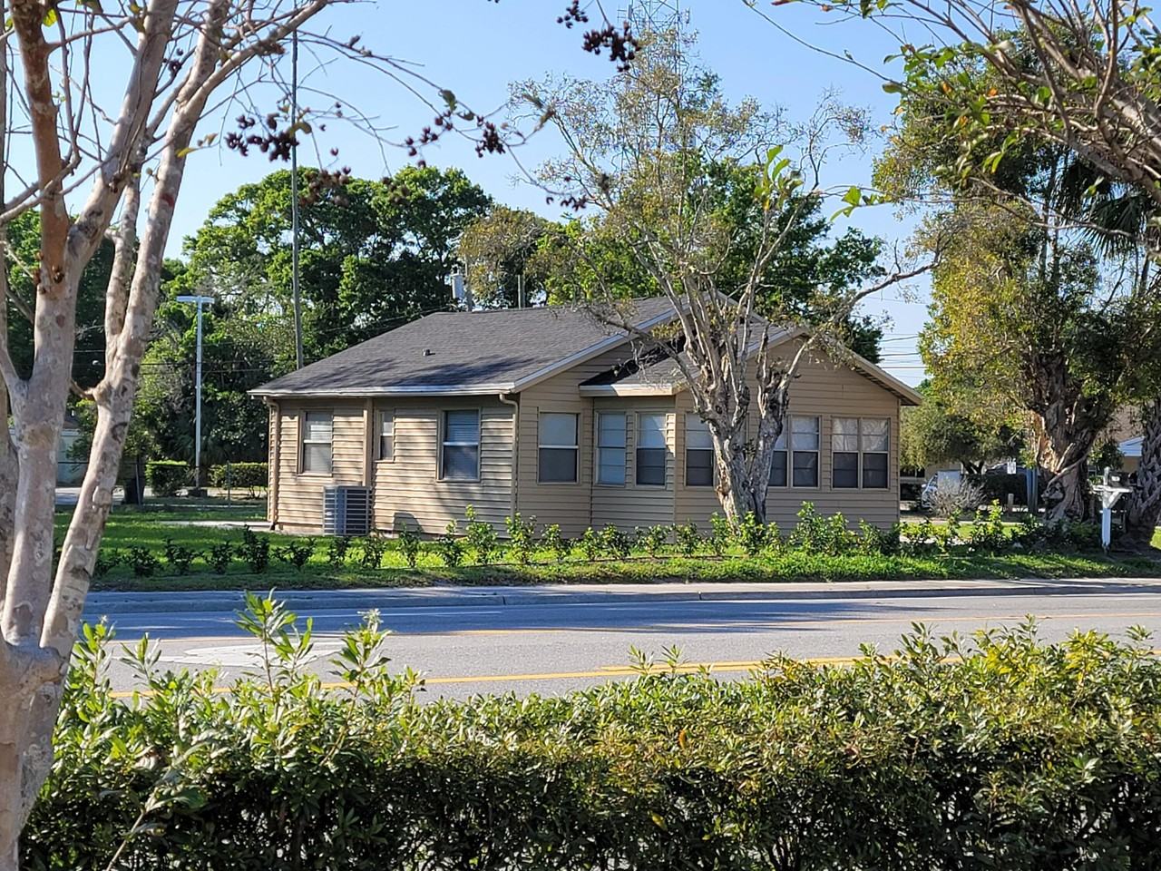 1207 S 25th St - Photo 2 of 22