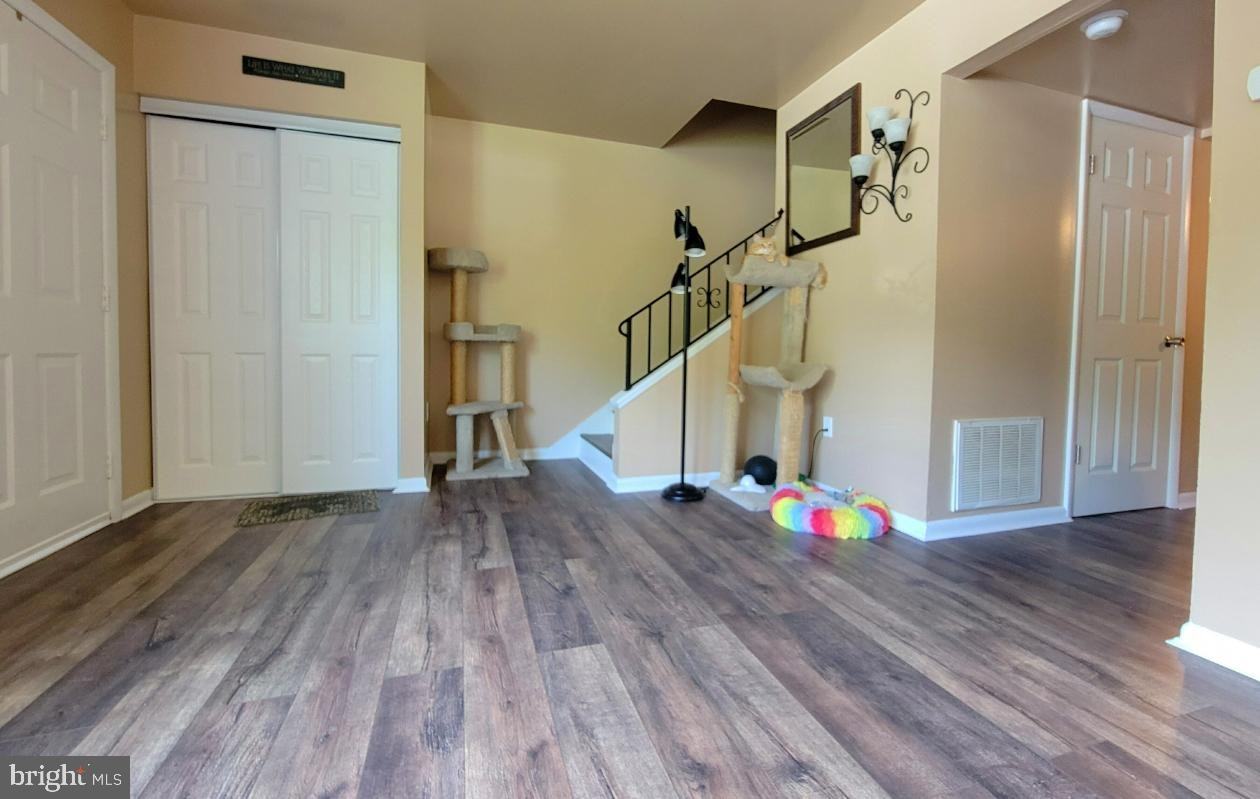 46858 Rogers Dr - Photo 2 of 10