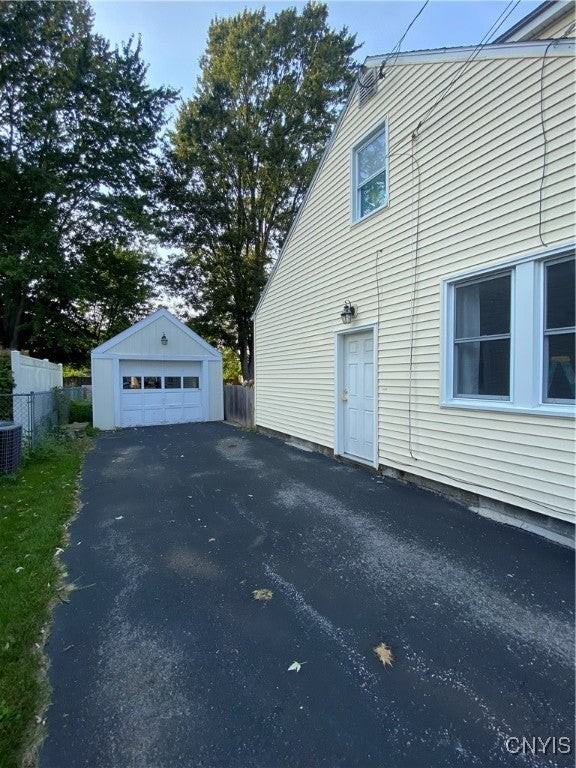 16 Wellington Rd - Photo 4 of 34